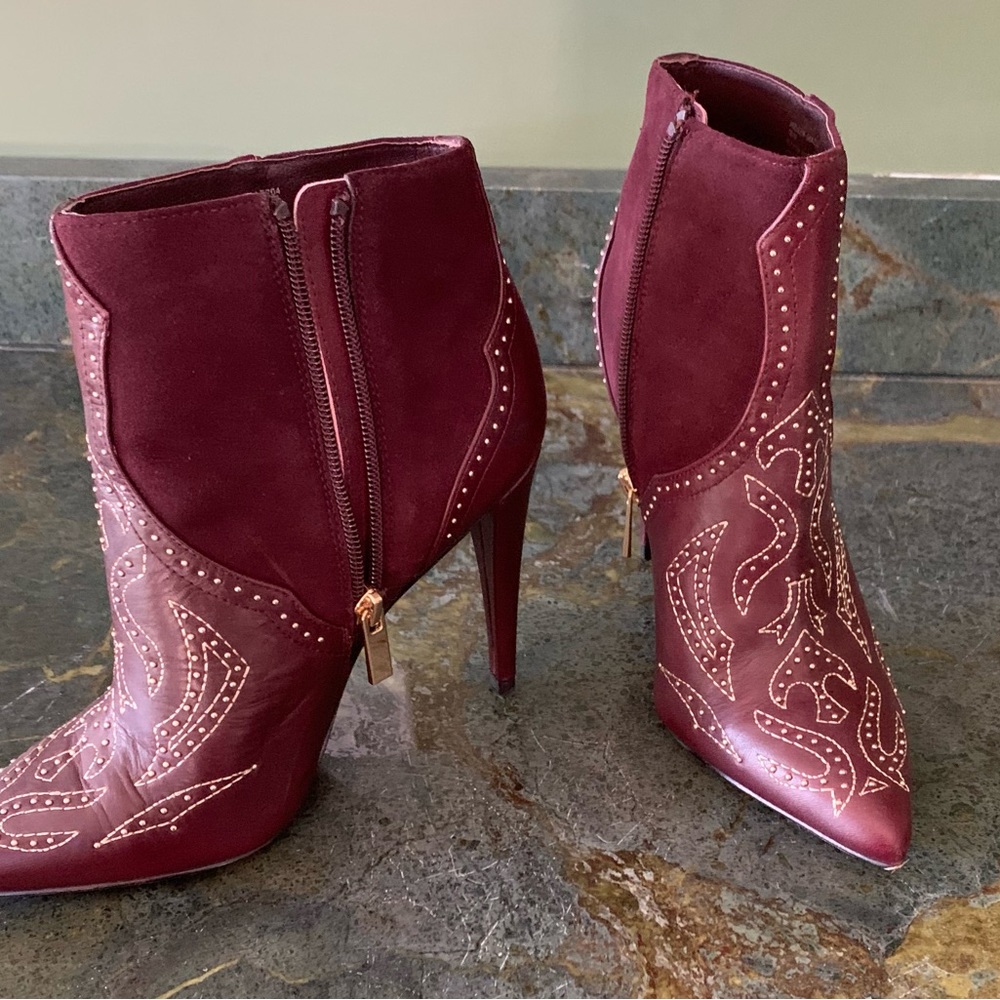 BCBGMAXAZRIA Women's Jazleen Bootie Ankle - Red/Cranberry Women's Size 7